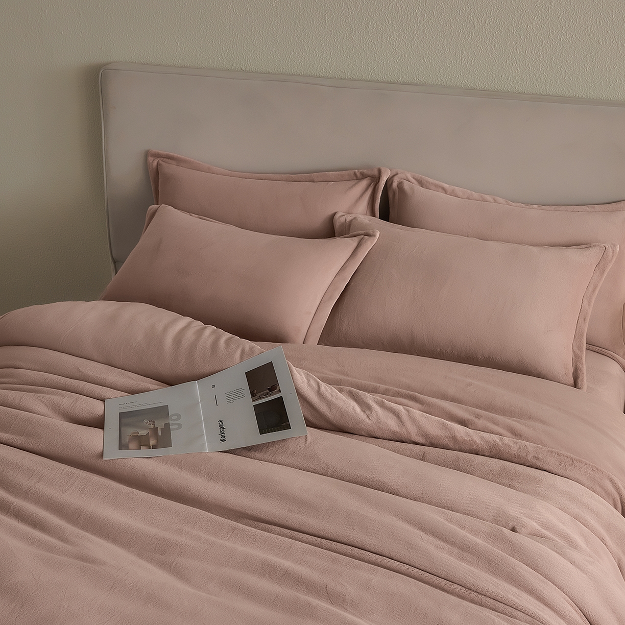 91家纺网 家纺一手货源 找家纺 禧禾 2025新款A类300G醇厚速暖绒四件套-莫兰迪 莫兰迪-婴儿粉