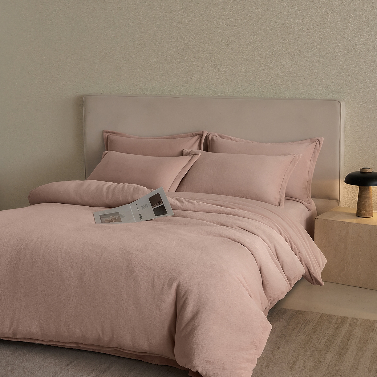 91家纺网 家纺一手货源 找家纺 禧禾 2025新款A类300G醇厚速暖绒四件套-莫兰迪 莫兰迪-婴儿粉