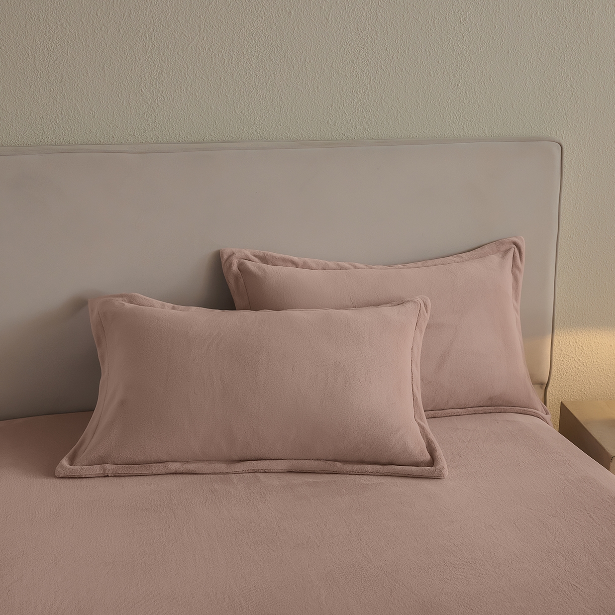 91家纺网 家纺一手货源 找家纺 禧禾 2025新款A类300G醇厚速暖绒四件套-莫兰迪 莫兰迪-婴儿粉