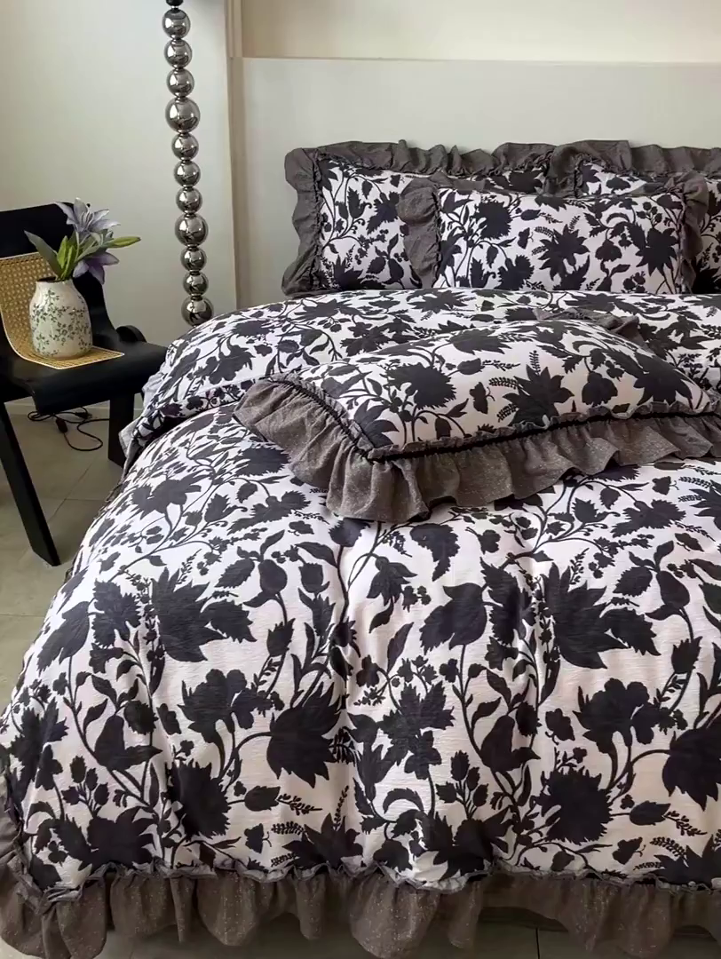 91家纺网 家纺一手货源 找家纺 喜颜 2025新款亚麻爆款花边四件套-直播热款 扶桑花-黑