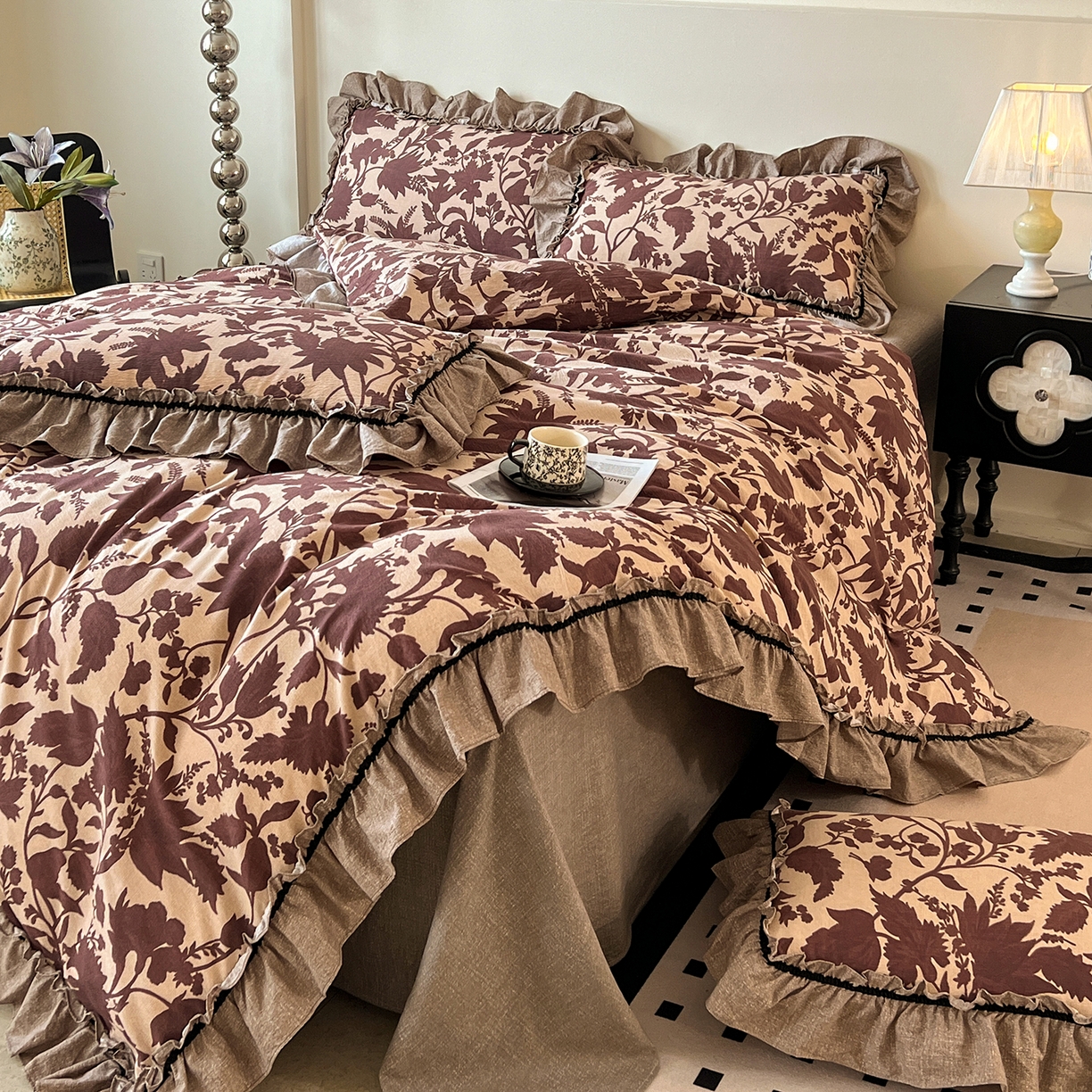 91家纺网 家纺一手货源 找家纺 喜颜 2025新款亚麻爆款花边四件套-直播热款 扶桑花-红