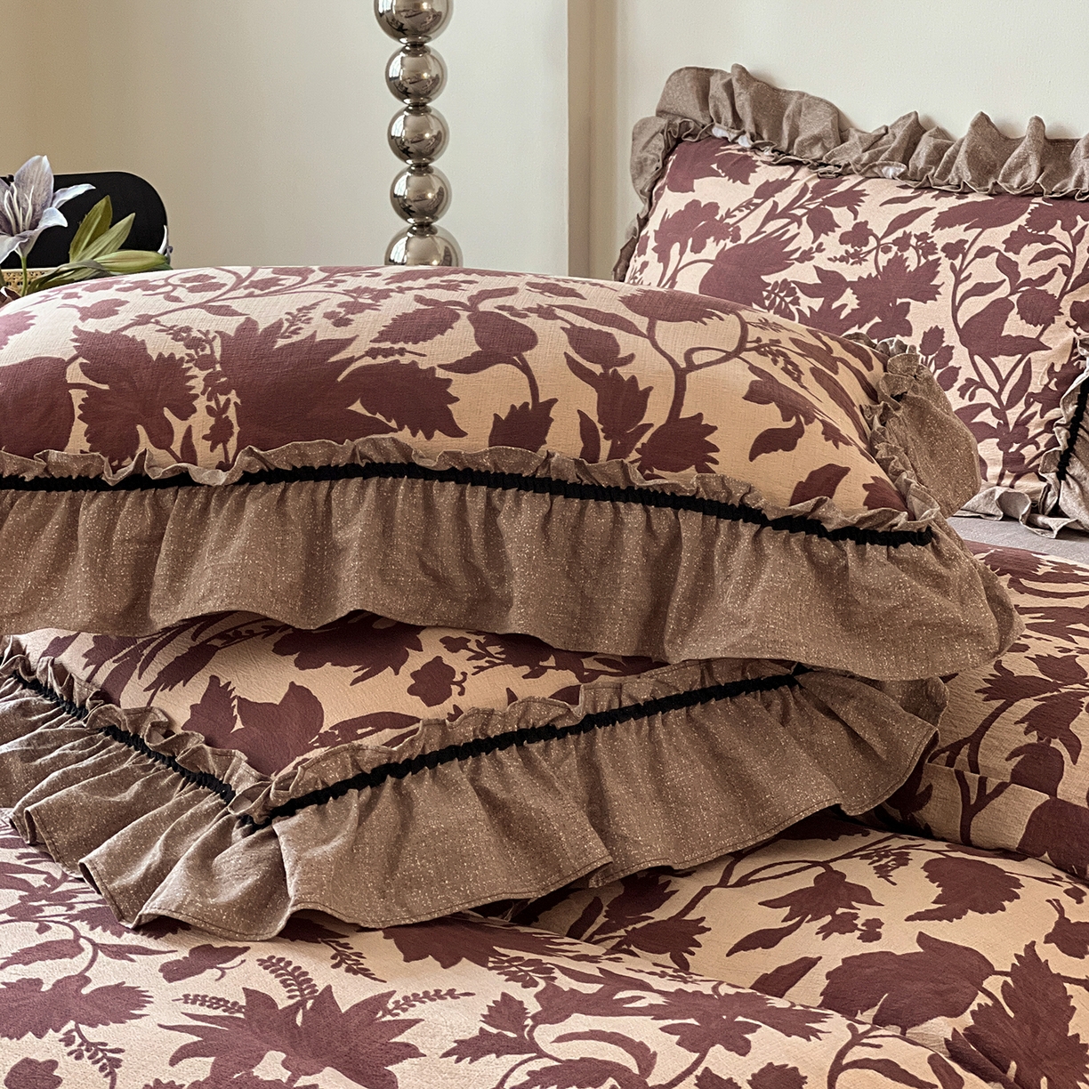 91家纺网 家纺一手货源 找家纺 喜颜 2025新款亚麻爆款花边四件套-直播热款 扶桑花-红