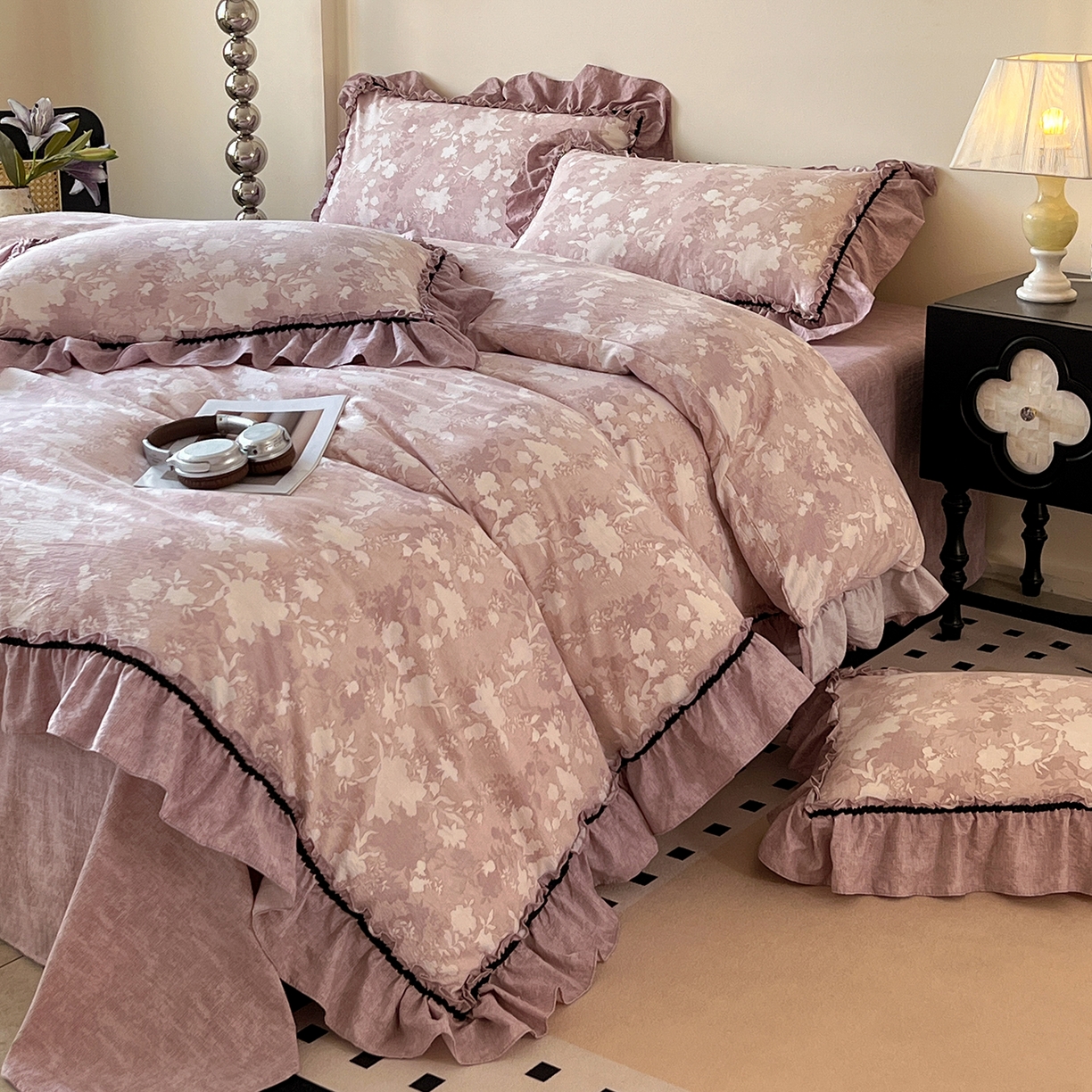 91家纺网 家纺一手货源 找家纺 喜颜 2025新款亚麻爆款花边四件套-直播热款 浮绘花影