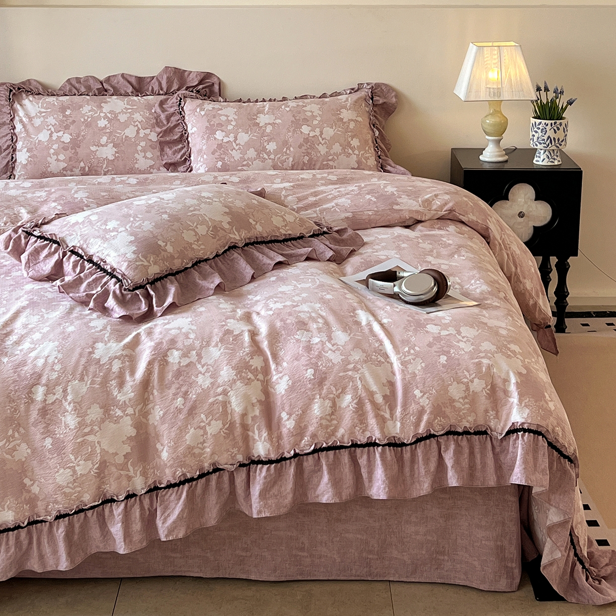 91家纺网 家纺一手货源 找家纺 喜颜 2025新款亚麻爆款花边四件套-直播热款 浮绘花影