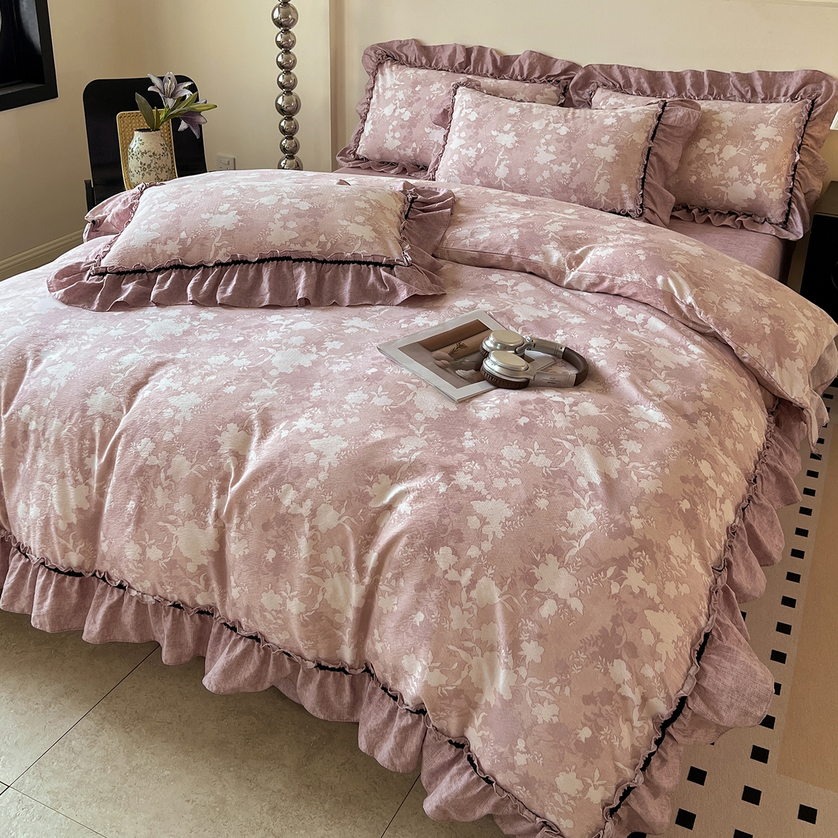 91家纺网 家纺一手货源 找家纺 喜颜 2025新款亚麻爆款花边四件套-直播热款 浮绘花影