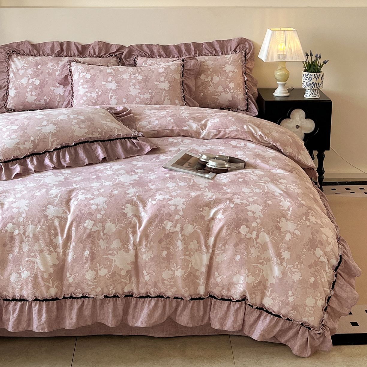 91家纺网 家纺一手货源 找家纺 喜颜 2025新款亚麻爆款花边四件套-直播热款 浮绘花影