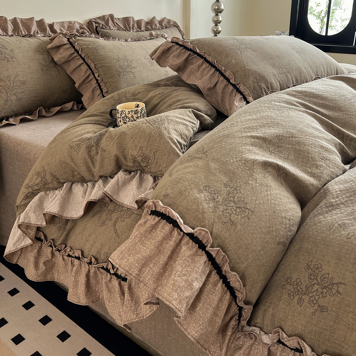 91家纺网 家纺一手货源 找家纺 喜颜 2025新款亚麻爆款花边四件套-直播热款 花田错