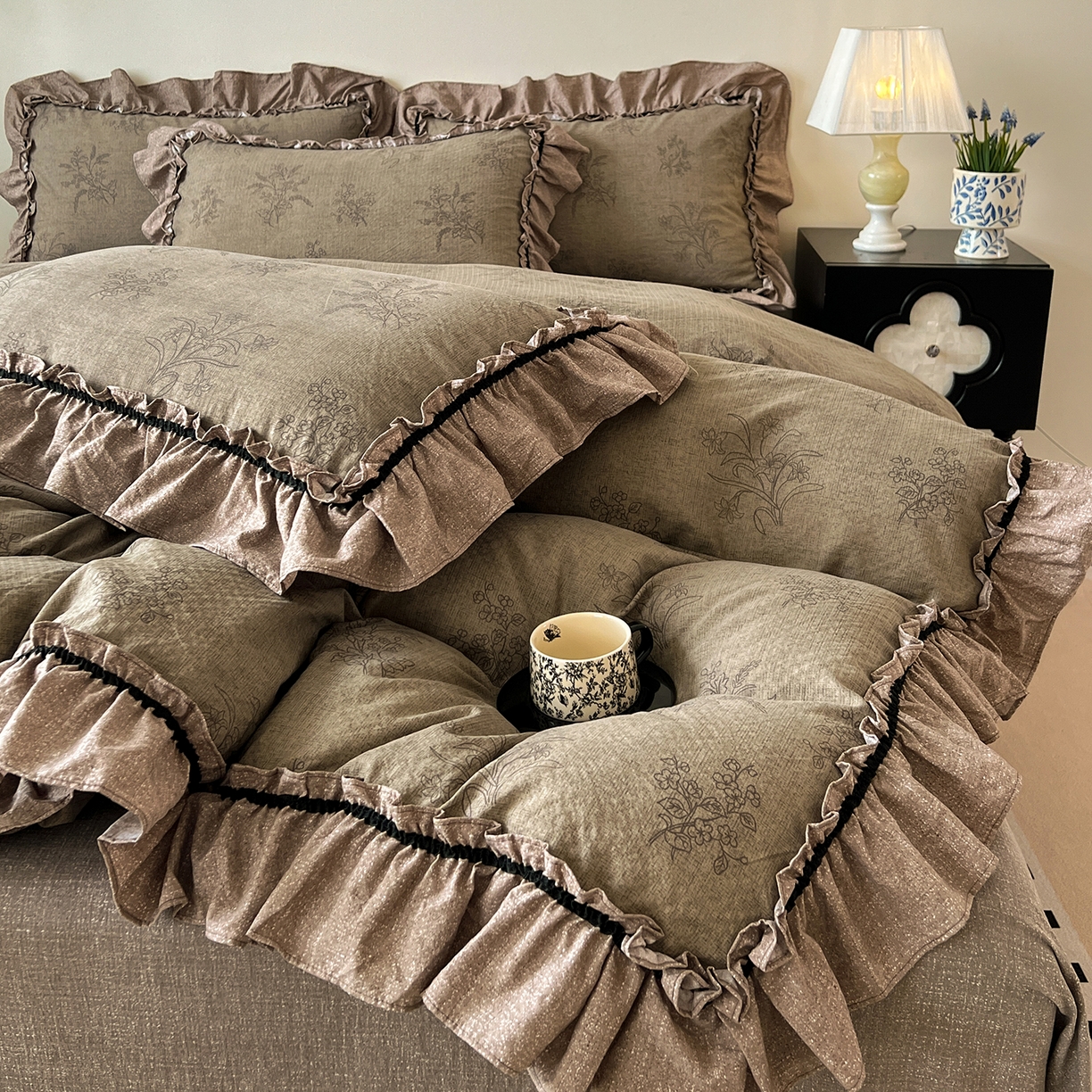 91家纺网 家纺一手货源 找家纺 喜颜 2025新款亚麻爆款花边四件套-直播热款 花田错