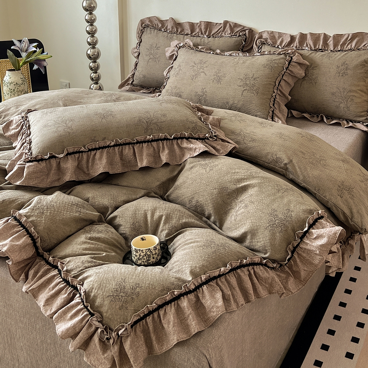 91家纺网 家纺一手货源 找家纺 喜颜 2025新款亚麻爆款花边四件套-直播热款 花田错