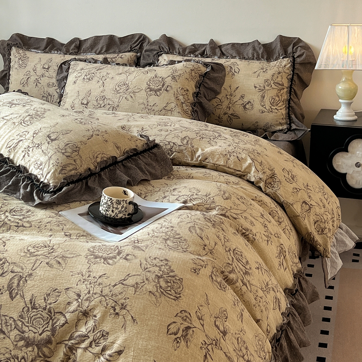 91家纺网 家纺一手货源 找家纺 喜颜 2025新款亚麻爆款花边四件套-直播热款 花无意