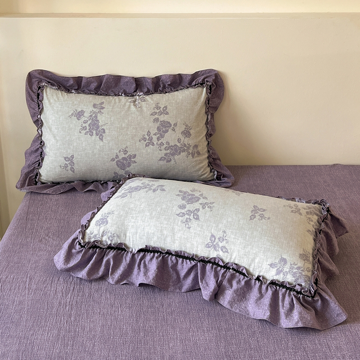 91家纺网 家纺一手货源 找家纺 喜颜 2025新款亚麻爆款花边四件套-直播热款 静谧花园-紫