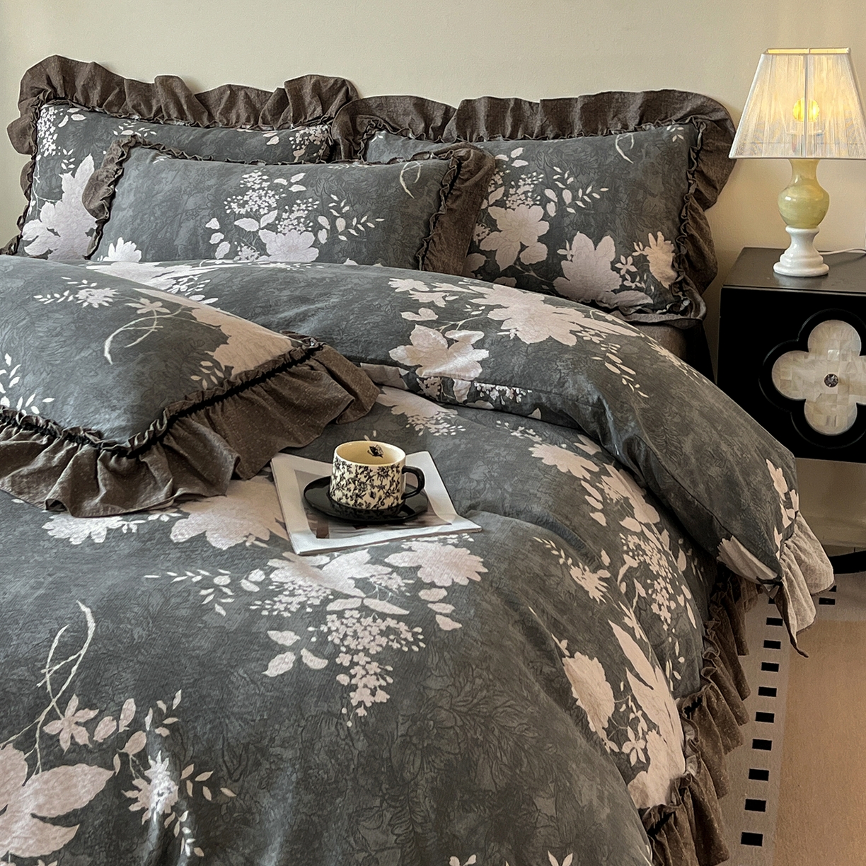 91家纺网 家纺一手货源 找家纺 喜颜 2025新款亚麻爆款花边四件套-直播热款 兰亭序-灰