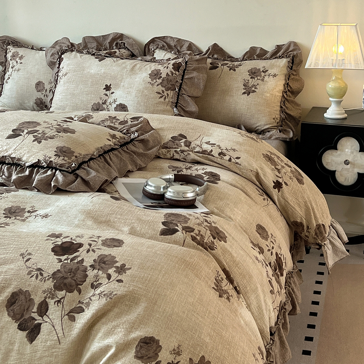 91家纺网 家纺一手货源 找家纺 喜颜 2025新款亚麻爆款花边四件套-直播热款 望帝-咖