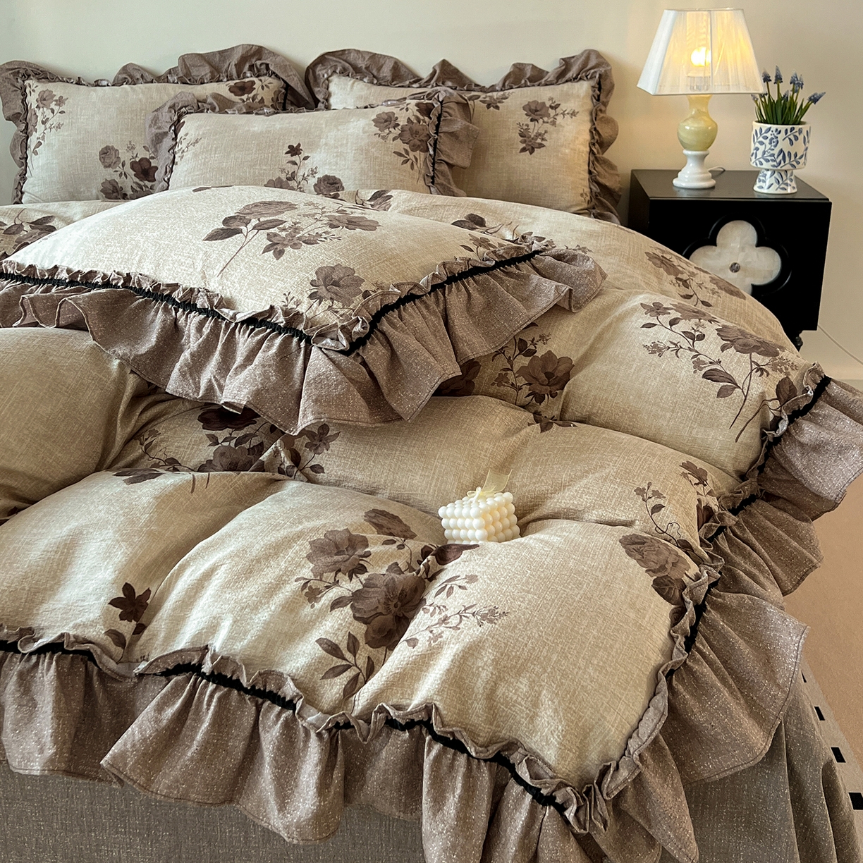 91家纺网 家纺一手货源 找家纺 喜颜 2025新款亚麻爆款花边四件套-直播热款 望帝-咖