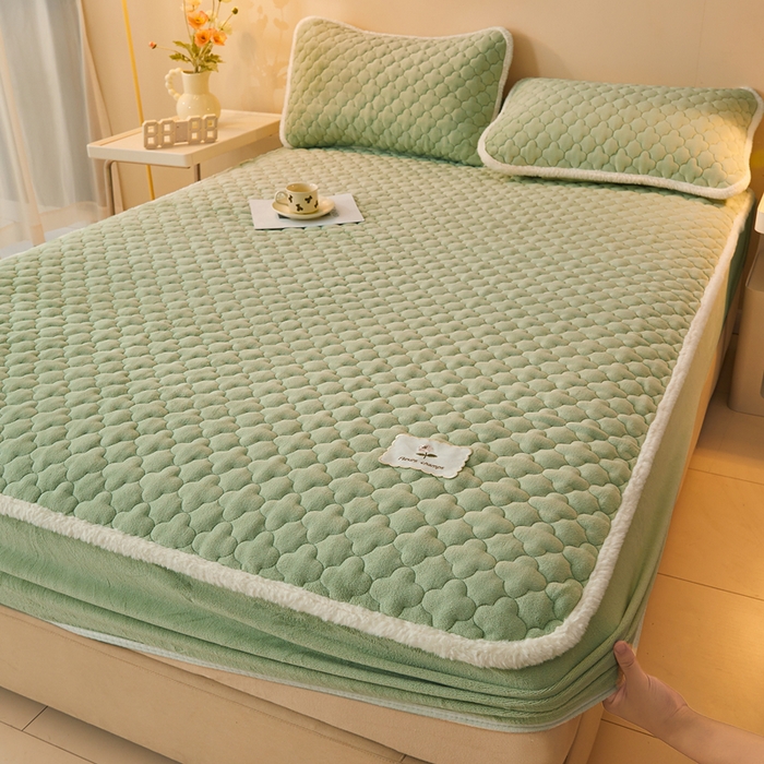 91家纺网 家纺一手货源 找家纺 （总）喜居 2025新款素色贴布刺绣牛奶绒夹棉床笠