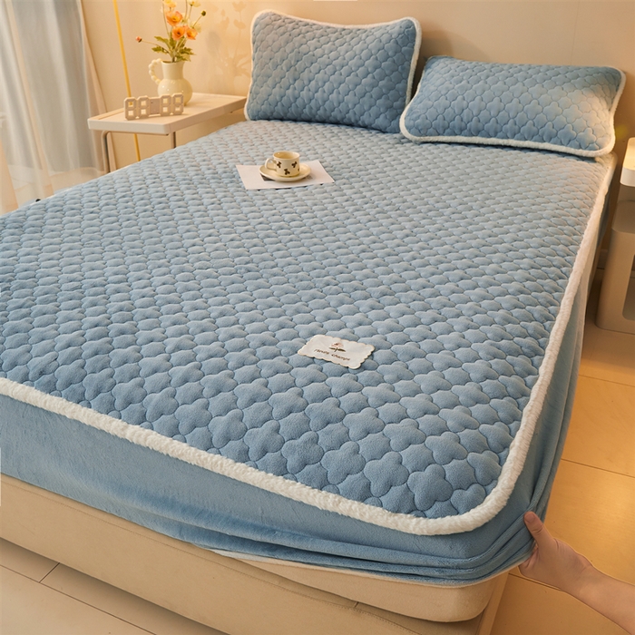 91家纺网 家纺一手货源 找家纺 （总）喜居 2025新款素色贴布刺绣牛奶绒夹棉床笠