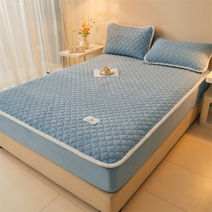 91家纺网 家纺一手货源 找家纺 （总）喜居 2025新款素色贴布刺绣牛奶绒夹棉床笠