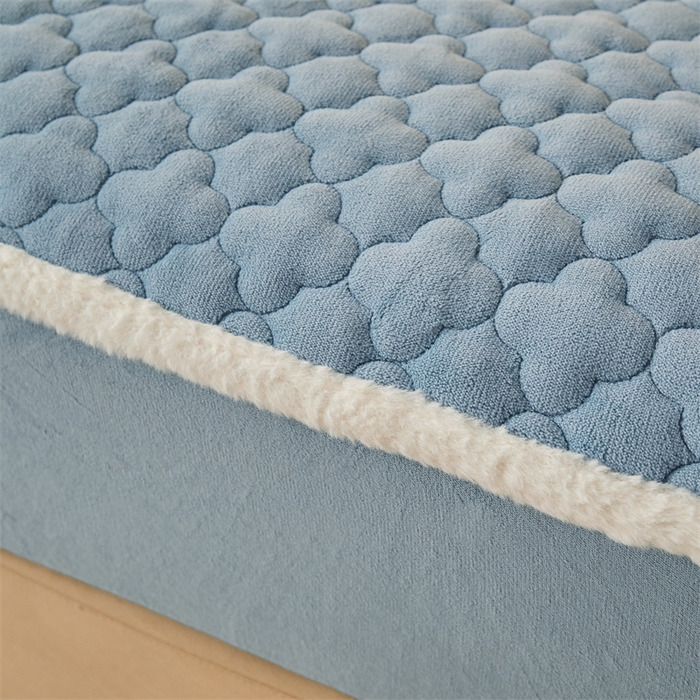 91家纺网 家纺一手货源 找家纺 （总）喜居 2025新款素色贴布刺绣牛奶绒夹棉床笠