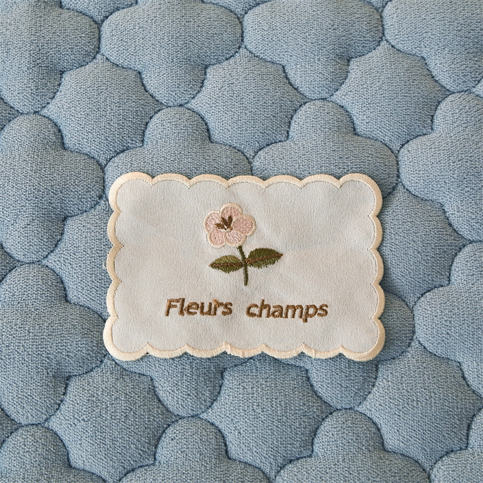 91家纺网 家纺一手货源 找家纺 （总）喜居 2025新款素色贴布刺绣牛奶绒夹棉床笠