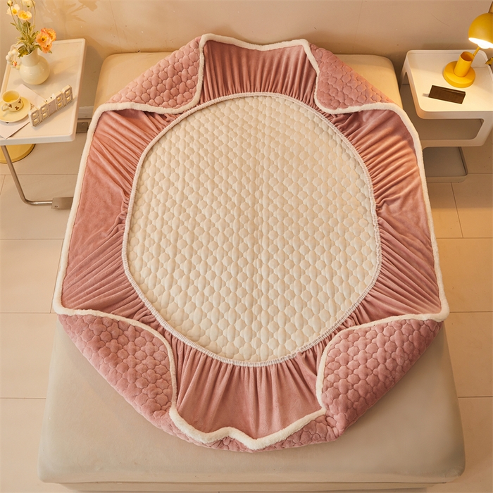 91家纺网 家纺一手货源 找家纺 喜居 2025新款素色贴布刺绣牛奶绒夹棉床笠 豆沙粉