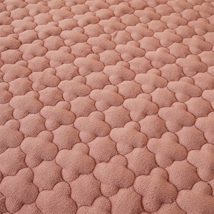 91家纺网 家纺一手货源 找家纺 喜居 2025新款素色贴布刺绣牛奶绒夹棉床笠 豆沙粉