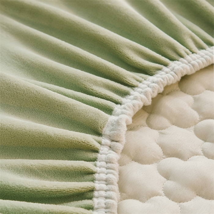 91家纺网 家纺一手货源 找家纺 喜居 2025新款素色贴布刺绣牛奶绒夹棉床笠 果绿色