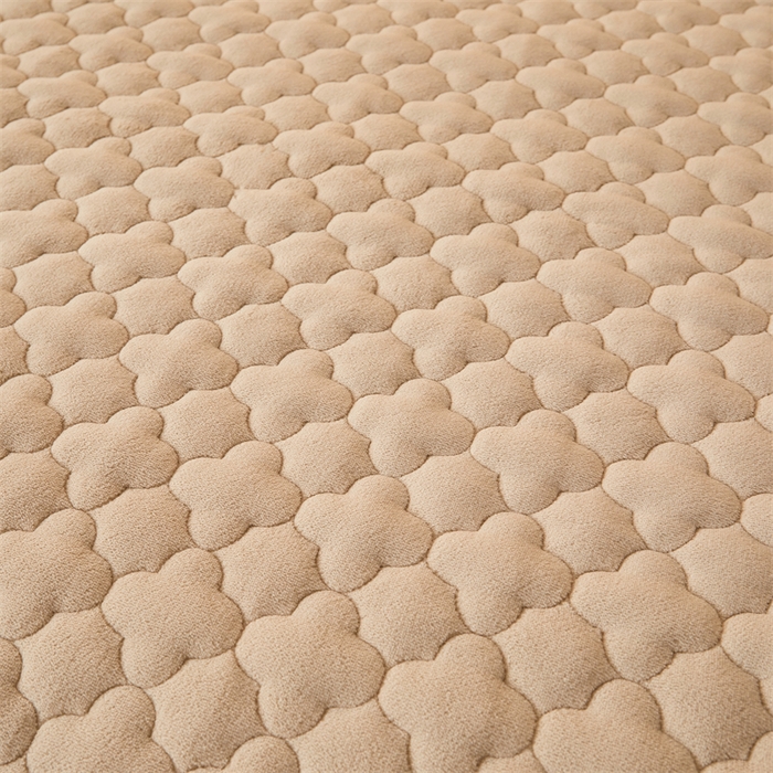 91家纺网 家纺一手货源 找家纺 喜居 2025新款素色贴布刺绣牛奶绒夹棉床笠 奶咖色