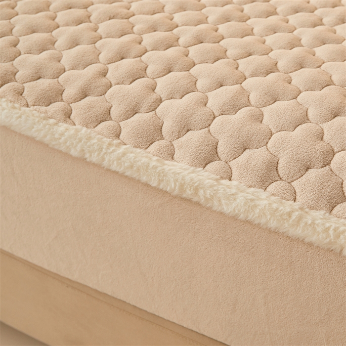 91家纺网 家纺一手货源 找家纺 喜居 2025新款素色贴布刺绣牛奶绒夹棉床笠 奶咖色