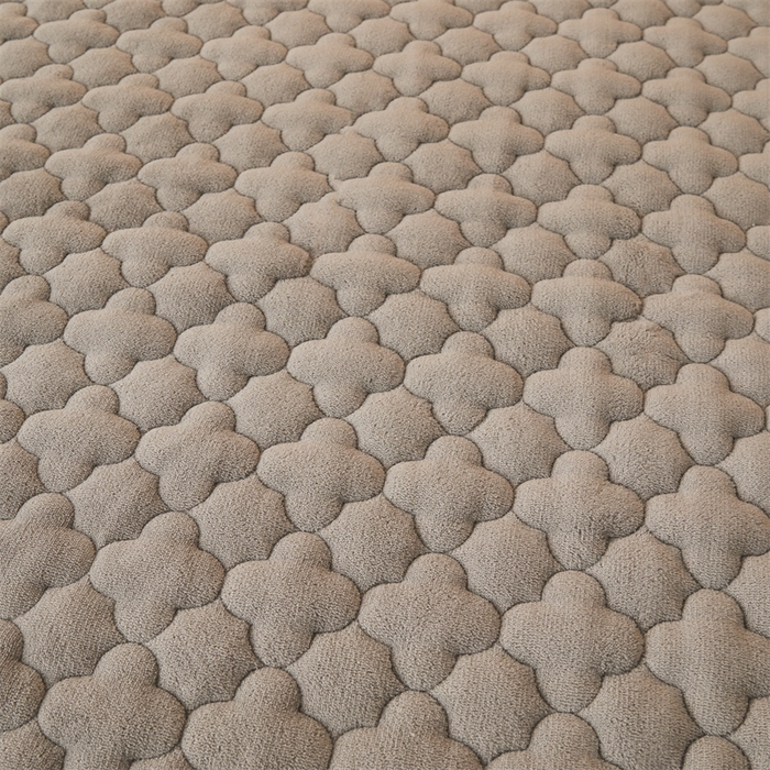 91家纺网 家纺一手货源 找家纺 喜居 2025新款素色贴布刺绣牛奶绒夹棉床笠 轻奢灰