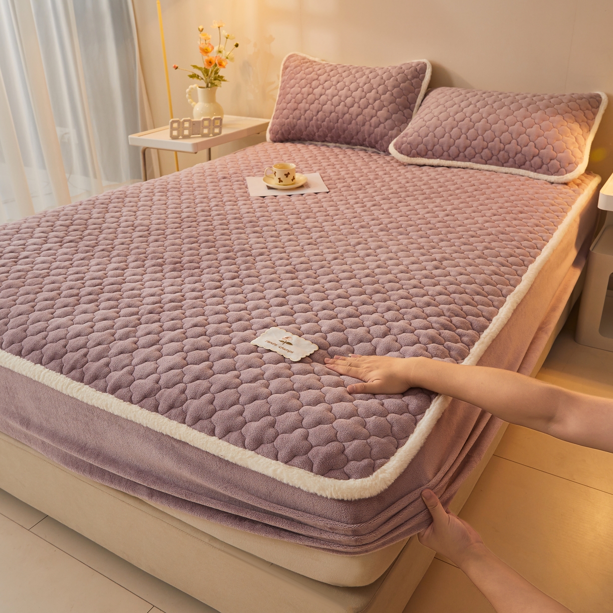 喜居 2025新款素色贴布刺绣牛奶绒夹棉床笠 芋泥紫