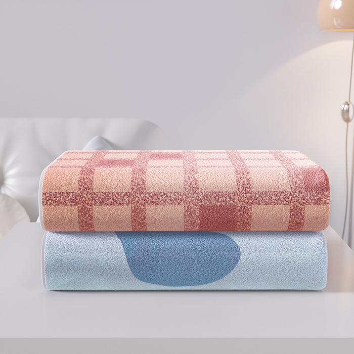 91家纺网 家纺一手货源 找家纺 悦然毛巾被 2025新款全棉色织提花毛圈浴巾 棋盘格粉 70x140cm