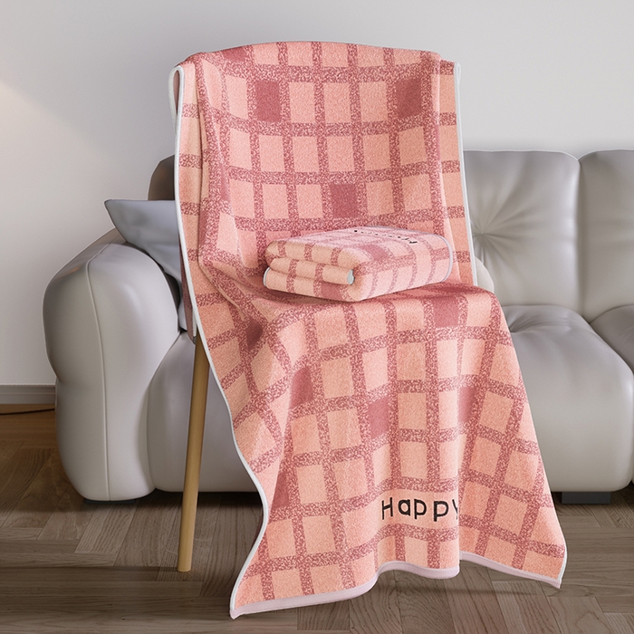 91家纺网 家纺一手货源 找家纺 悦然毛巾被 2025新款全棉色织提花毛圈浴巾 棋盘格粉 70x140cm