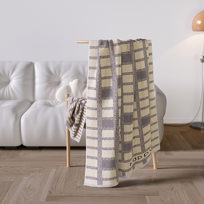 91家纺网 家纺一手货源 找家纺 悦然毛巾被 2025新款全棉色织提花毛圈浴巾 棋盘格咖 70x140cm