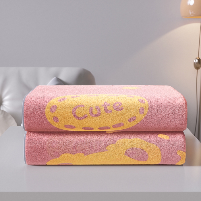 91家纺网 家纺一手货源 找家纺 悦然毛巾被 2025新款全棉色织提花毛圈浴巾 熊头粉黄 70x140cm