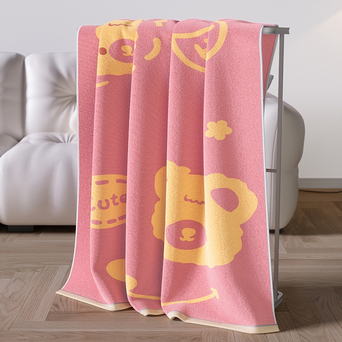 91家纺网 家纺一手货源 找家纺 悦然毛巾被 2025新款全棉色织提花毛圈浴巾 熊头粉黄 70x140cm