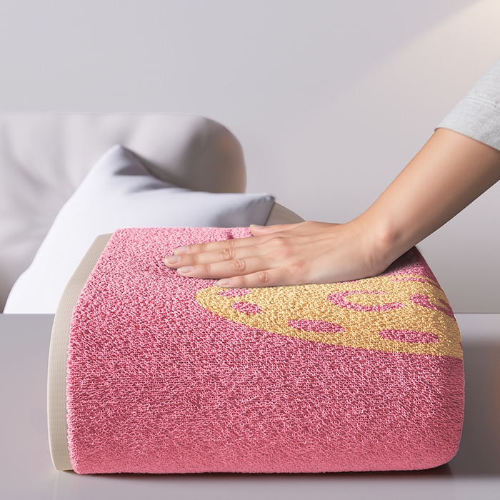 91家纺网 家纺一手货源 找家纺 悦然毛巾被 2025新款全棉色织提花毛圈浴巾 熊头粉黄 70x140cm