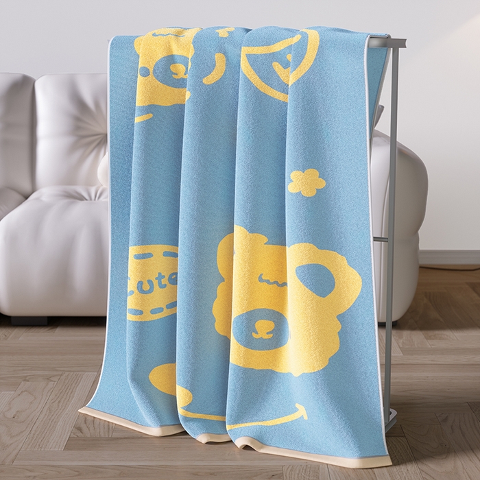 91家纺网 家纺一手货源 找家纺 悦然毛巾被 2025新款全棉色织提花毛圈浴巾 熊头蓝黄 70x140cm