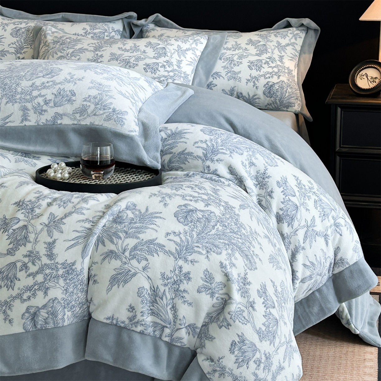 91家纺网 家纺一手货源 找家纺 （总）笙意家纺 2025新款加厚牛奶绒法式数码印花宽边四件套