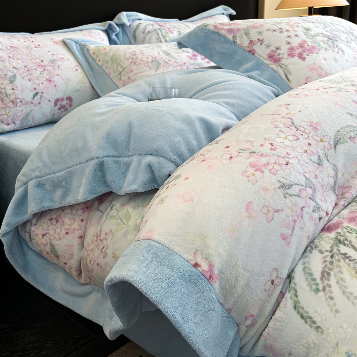 91家纺网 家纺一手货源 找家纺 （总）笙意家纺 2025新款加厚牛奶绒法式数码印花宽边四件套