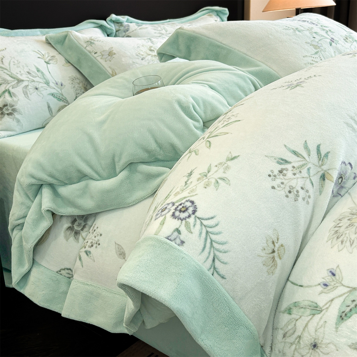 91家纺网 家纺一手货源 找家纺 （总）笙意家纺 2025新款加厚牛奶绒法式数码印花宽边四件套