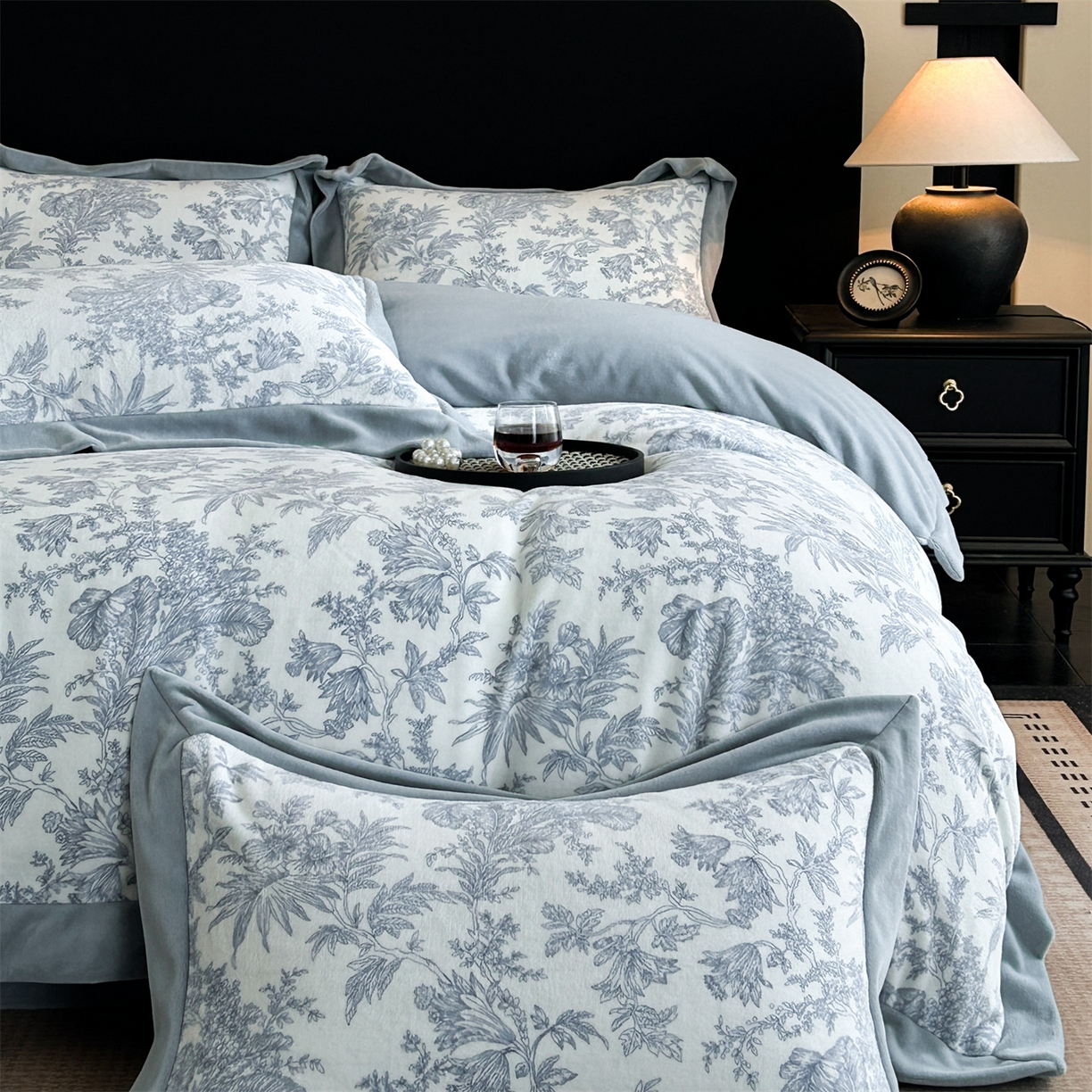 91家纺网 家纺一手货源 找家纺 笙意家纺 2025新款加厚牛奶绒法式数码印花宽边四件套 初羽