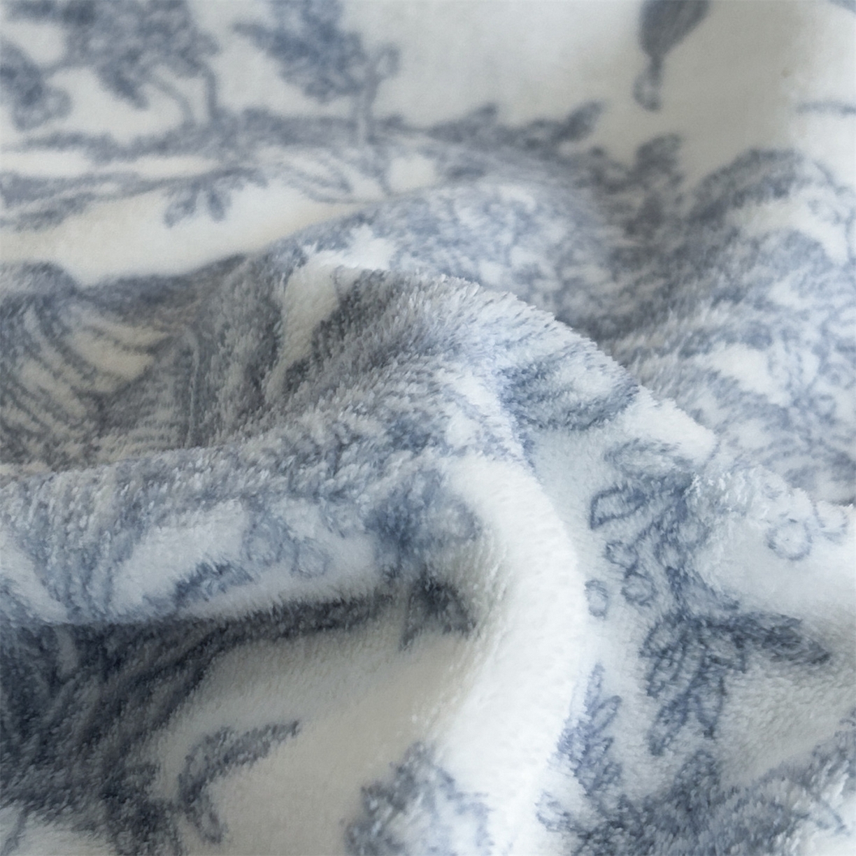 91家纺网 家纺一手货源 找家纺 笙意家纺 2025新款加厚牛奶绒法式数码印花宽边四件套 初羽