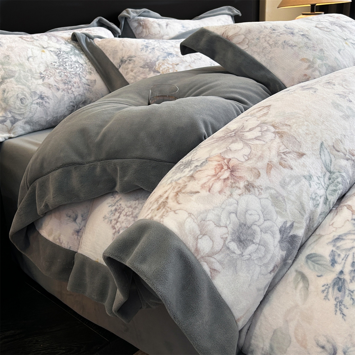 笙意家纺 2025新款加厚牛奶绒法式数码印花宽边四件套 黛希