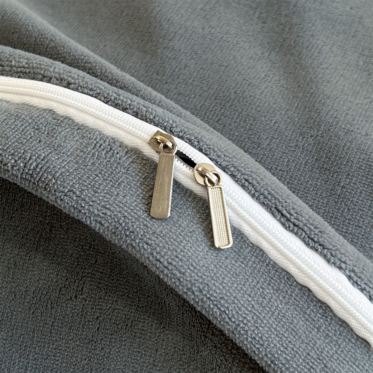 91家纺网 家纺一手货源 找家纺 笙意家纺 2025新款加厚牛奶绒法式数码印花宽边四件套 黛希