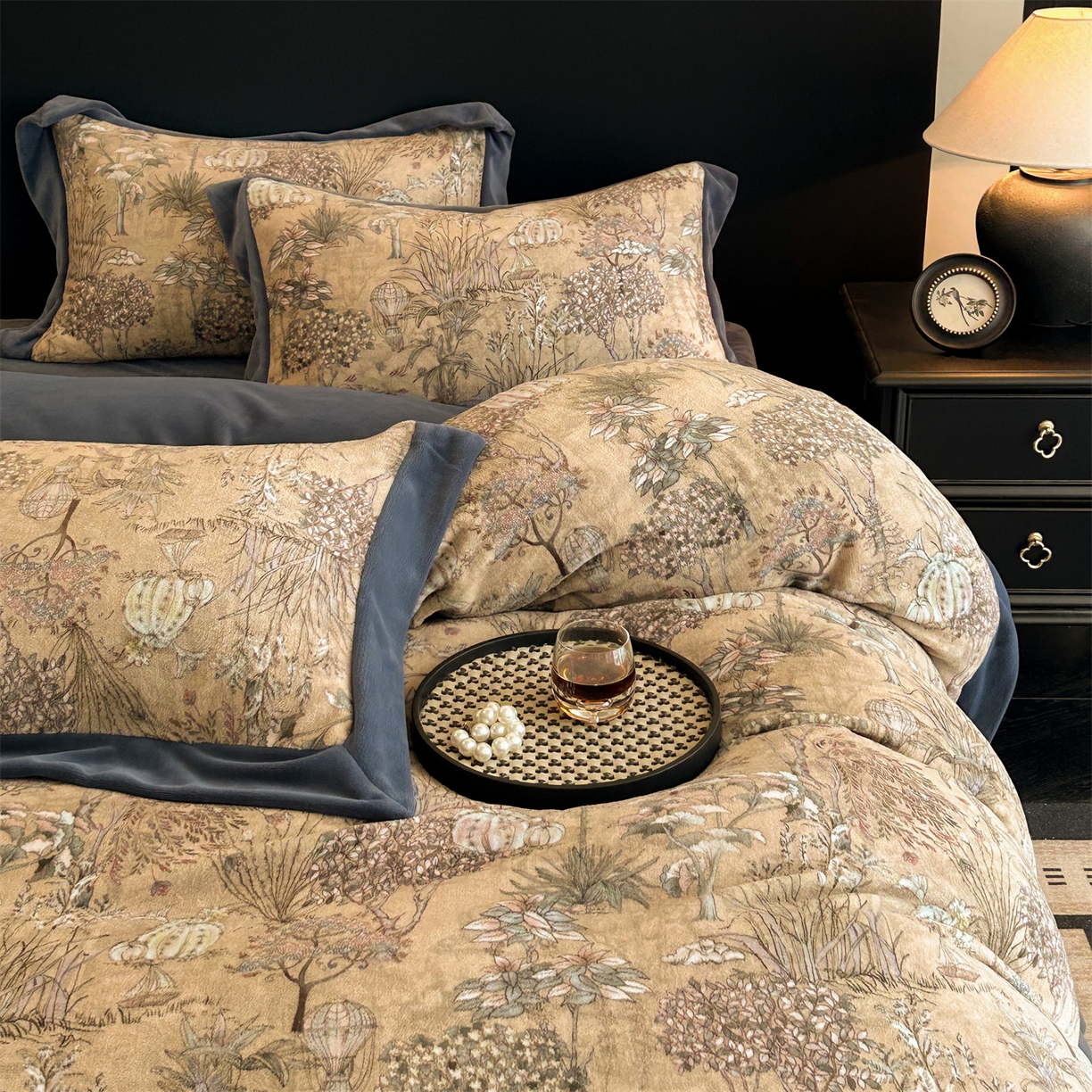 91家纺网 家纺一手货源 找家纺 笙意家纺 2025新款加厚牛奶绒法式数码印花宽边四件套 菲尔德