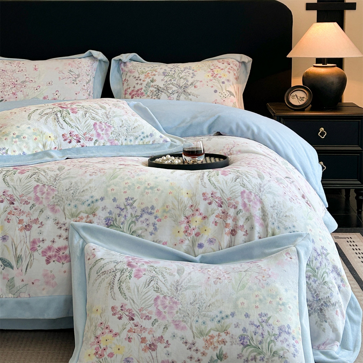 91家纺网 家纺一手货源 找家纺 笙意家纺 2025新款加厚牛奶绒法式数码印花宽边四件套 花海