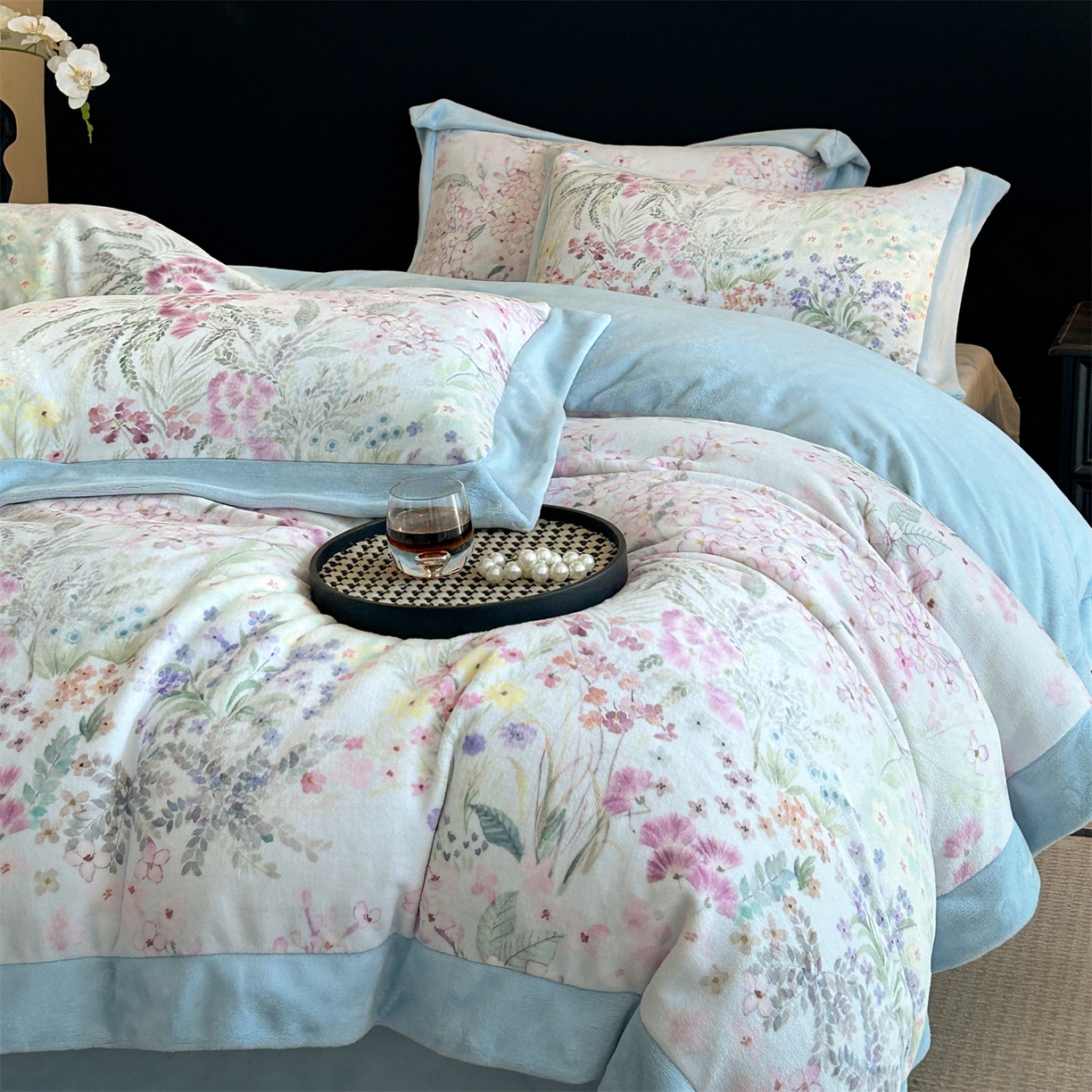 91家纺网 家纺一手货源 找家纺 笙意家纺 2025新款加厚牛奶绒法式数码印花宽边四件套 花海