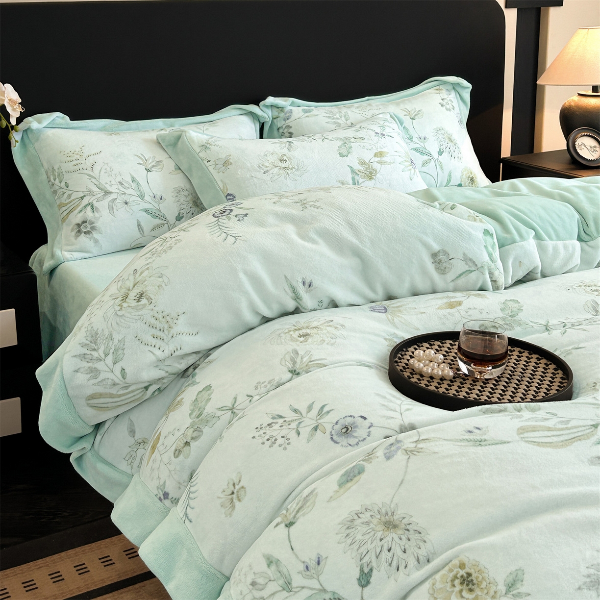 91家纺网 家纺一手货源 找家纺 笙意家纺 2025新款加厚牛奶绒法式数码印花宽边四件套 奈雪