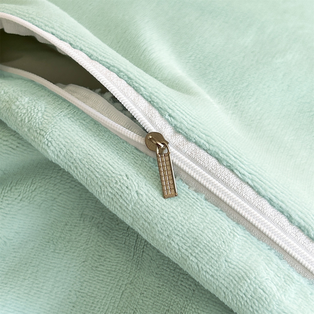 91家纺网 家纺一手货源 找家纺 笙意家纺 2025新款加厚牛奶绒法式数码印花宽边四件套 奈雪