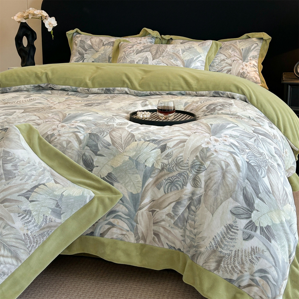 91家纺网 家纺一手货源 找家纺 笙意家纺 2025新款加厚牛奶绒法式数码印花宽边四件套 倾墨